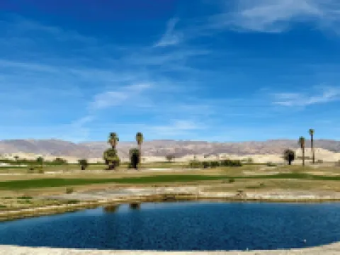 Desert Hideaway • Golf & Mountain Backdrop