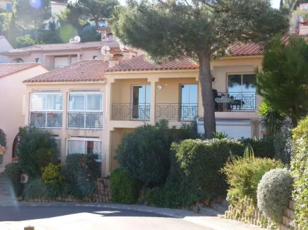 15mn from Collioure, sea view, House in secure residence