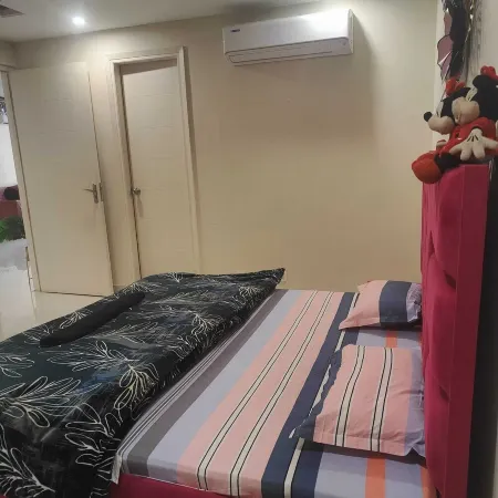 Spacious Appartment with wide balconies and Roads, Prime Location.