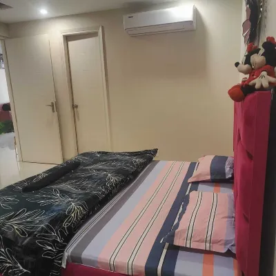 Spacious Appartment with wide balconies and Roads, Prime Location.