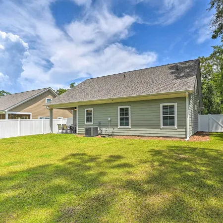 Charming Pawleys Island Home ~ 4 Mi to Beach!