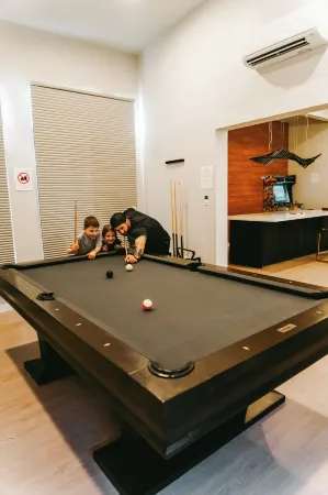 Stardust Big Bend Container Home Отели в г. Студи Бьютт-Терлингуа