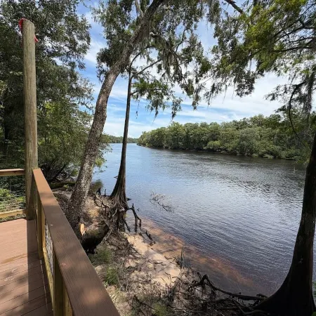 River front relaxation retreat rv on the famous Suwannee river Отели в г. Дикси