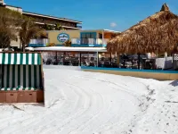 Plaza Beach Hotel Отели рядом с достопримечательностью «Nguuni Wildlife Sanctuary»