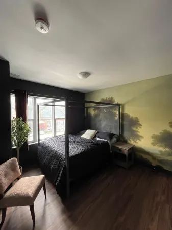 Apollo's Place Отели рядом с достопримечательностью «Колледж Мохок»