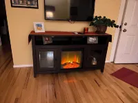 Quaint house within walking distance of Downtown Windsor and Windsor Lake. Hotels in Windsor