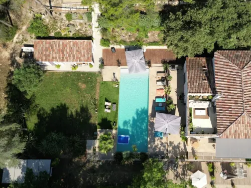 Quiet apartment with swimming pool Hotels in Pertuis