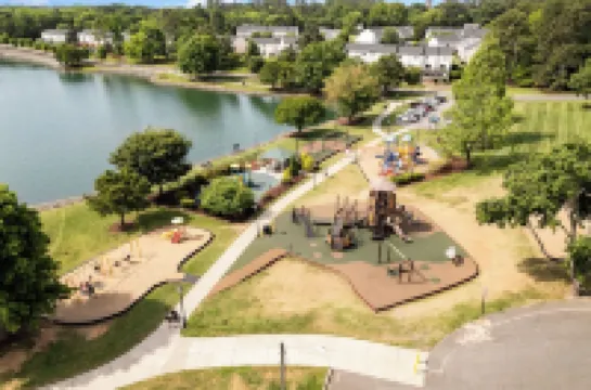 Modern Retreat, Close to Charlotte with Game Room, Grill, Patio & Free Parking