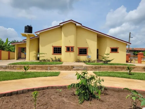 Exquisite 5-Bedroom House with free Parking