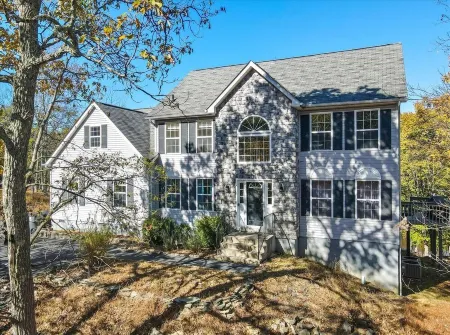 Lakefront Luxury Retreat w/ Hot Tub, Sauna, Jacuzzi, Kayaks & Fishing