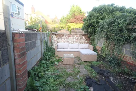 Brunswick Cottage - 2 Bedroom Home Situated in the Hearts of Reading City Centre