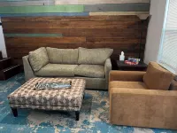 Charming private 2-bedroom cottage in  Texarkana with WiFi, AC and peacocks!