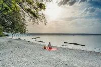 Haus am See mit Sonnenterrasse für 8 Gäste Hoteles en Herrsching am Ammersee