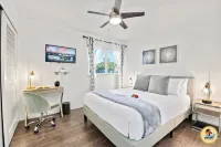 Inviting Home w/ Mountain Views + Pool/Spa