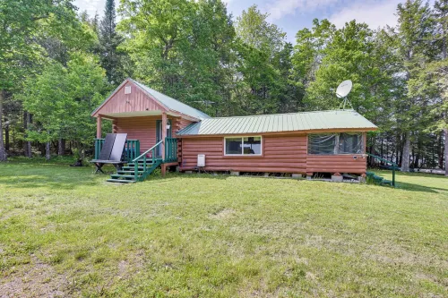 Peaceful Lakefront Cabin Getaway Dock, Fire Pit! - parking