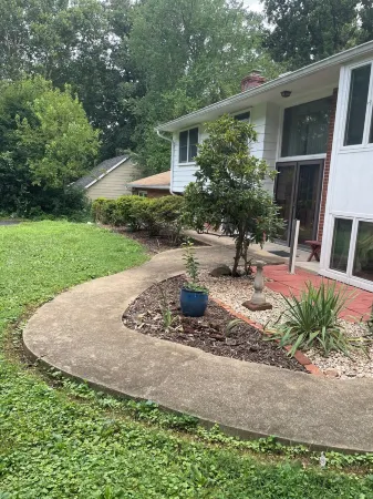 Charming double-room bedroom in a house in awesome Fairfax with fitness room, AC Отели в г. Октон