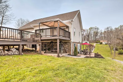 Bristol Escape w/ Patio, 2 Mi to Downtown! - 3 stjerner
