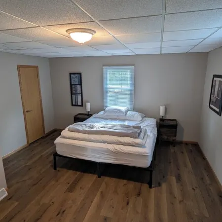 Massive 2-bedroom lower unit with fast WI-FI & in unit washer/dryer