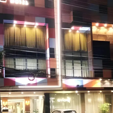 J7 Hotel Отели рядом с достопримечательностью «Площадь Моло»