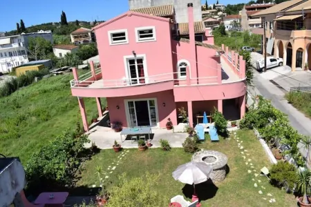 Spacious Private Villa AKOBARA, 2km from city center Отели в г. Kanali