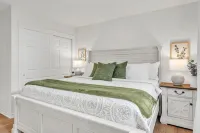 Muskoka Retreat-Sparrow L. Clean Reno'd CAC Sunsets Shallow sandy entry Sleeps 8