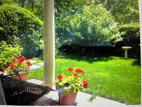 Cozy 1 bedroom with fenced in yard,  porch and association lake beach access
