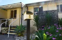 Ella's Beach Haven Hotels in Batehaven