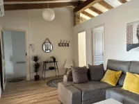 Village house that invites you to disconnect. 2 min from via verde and the Ebro river. Hotels in Tortosa