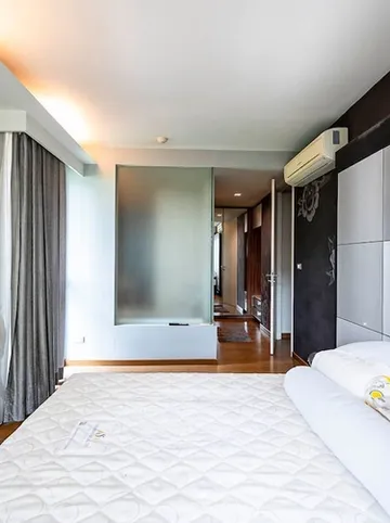 รูปภาพของ2-bedroom condo in phenomenal Krung Thep Maha Nakhon with AC, fitness room