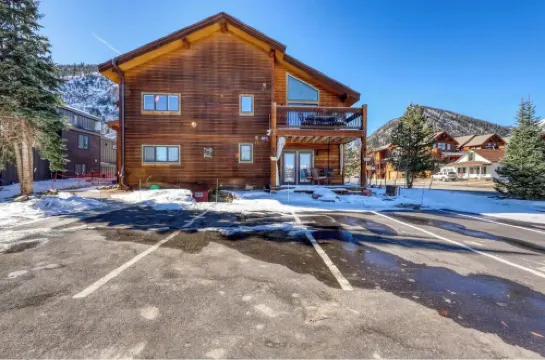 Newly Updated, Cozy and Spacious Condo!