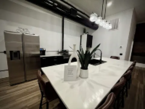 “Downtown Boro Loft” Charming 1600 sq foot open concept Downtown Jacksboro Hotels in Jack County