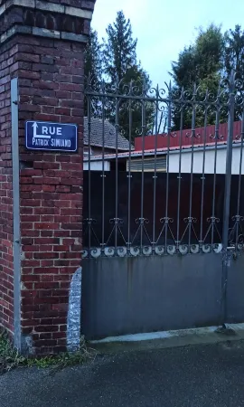 Maison le Laos Отели в г. Лез Ажо