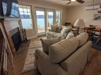 Charming 2-bedroom guest suite right on Keuka Lake with all the comforts of home Hotels in Milo
