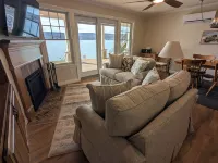 Charming 2-bedroom guest suite right on Keuka Lake with all the comforts of home