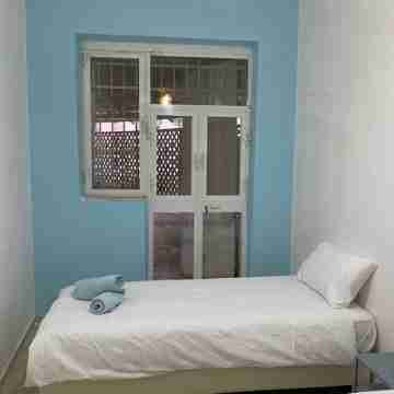 Apartment in the heart of JLM with XL terrace 2 steps from the train-bus-tram Central Station. Rooms