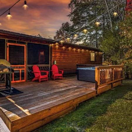 Private and Spacious Cabin with Hot Tub, Pool Table and Arcade