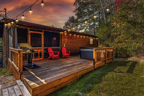 Private and Spacious Cabin with Hot Tub, Pool Table and Arcade