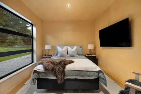 Cozy Cabin called The Lake Hayes Hut, situated in Queenstown