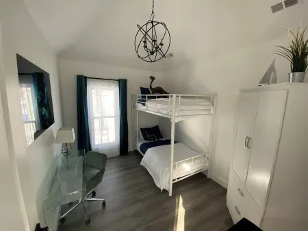 Starlake: A fully remodeled boutique style cottage