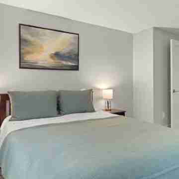 Chic 4-Br Newly Remodeled Home 3 Mins to Stowe for a Memorable Winter Getaway! Rooms