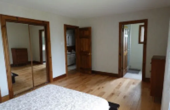 Cozy Waterfront Renovated Cottage Escape