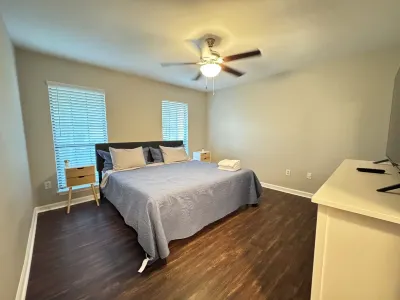 Charming 3-bedroom house with AC, WiFi in beautiful Charleston Hotels near Middleton Place Equestrian Center