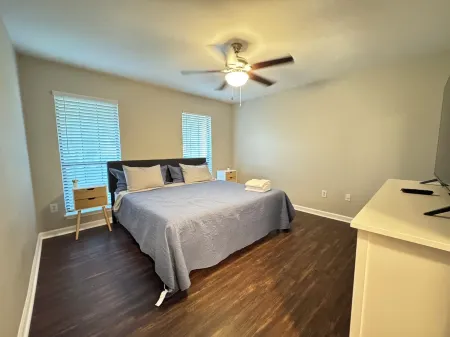 Charming 3-bedroom house with AC, WiFi in beautiful Charleston Отели рядом с достопримечательностью «Middleton Place»