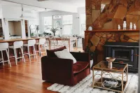 Luxury Farm stay- 4 bed house- 25 acres- 1 hour from Melbourne 시모어 호텔