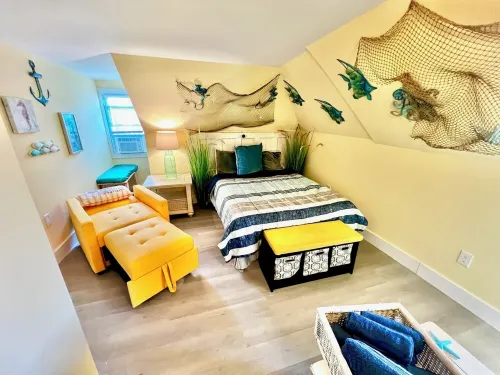 Cozy Attic-Style: 3min walk to Beach, Boardwalk & Convention Center