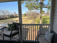 Beautiful 2 bd in Golf Community