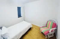 A 4-bed house, for families / groups seeking comfort. 45mins to central London. Hotels in Hertsmere District