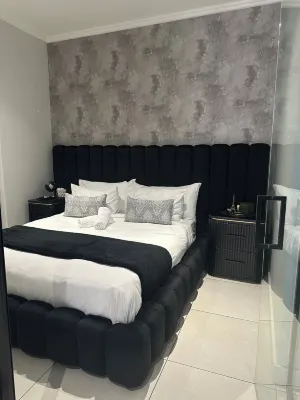 Luna Lux Apartment Elegant City Escape in Waterfall Smart City Walk to MOA