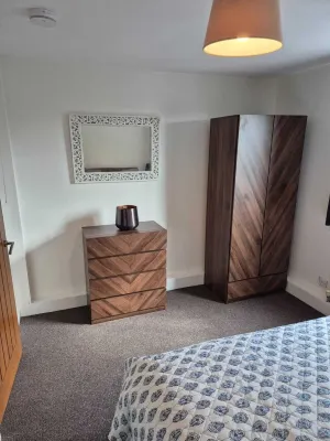 Top floor pent house suite near NEC/BHX/HS2. 3 Bedrooms, 6 beds Hotels in Coleshill