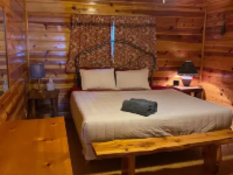 Doe Cabin Cozy Retreat Among the Pines Hotels in Heber